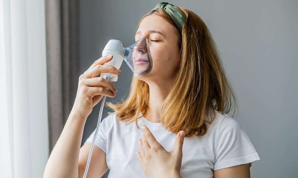 Signs range from mild skin reactions to severe symptoms, including throat swelling and breathing difficulty